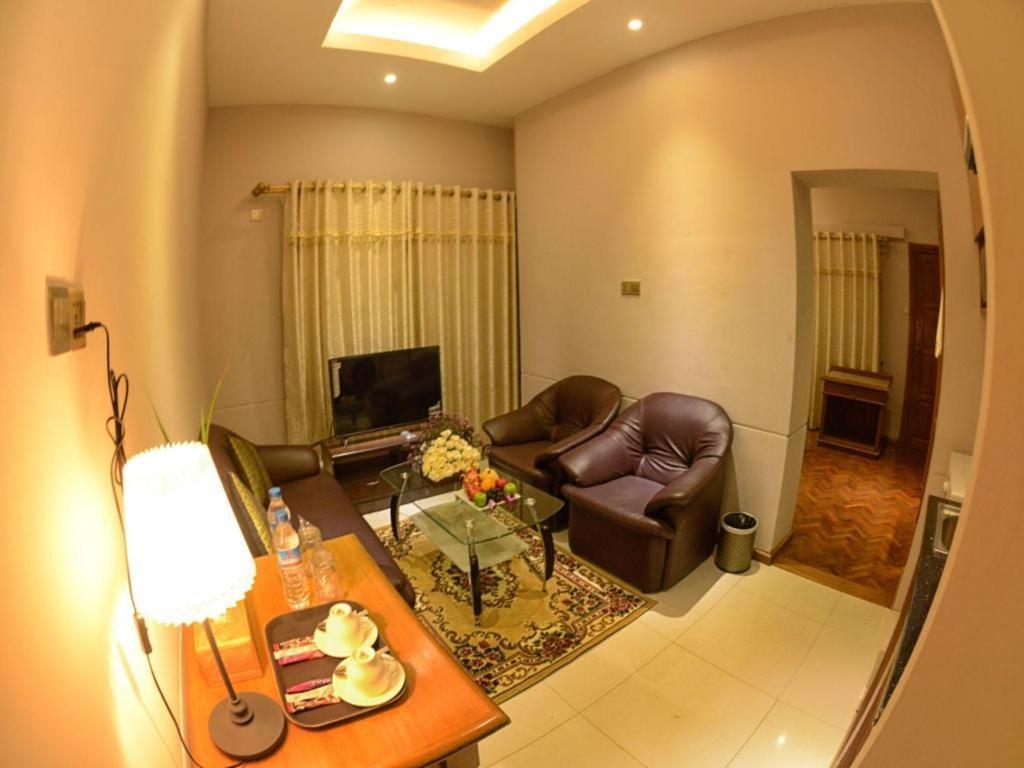 Shwe Taung Tan Hotel - Lake View Monywa Exteriör bild