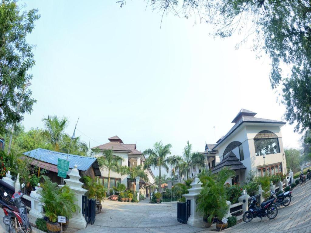 Shwe Taung Tan Hotel - Lake View Monywa Exteriör bild