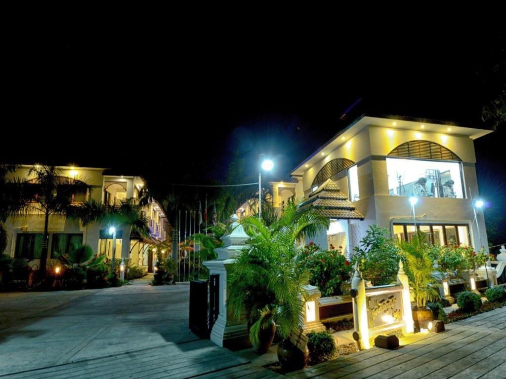 Shwe Taung Tan Hotel - Lake View Monywa Exteriör bild