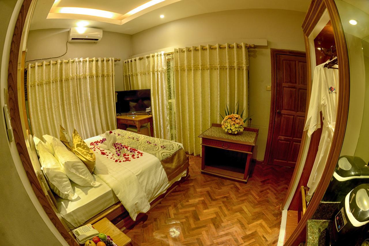 Shwe Taung Tan Hotel - Lake View Monywa Exteriör bild